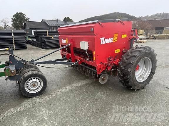 Tume HKL 2500 Distribuitoare de ingrasamant