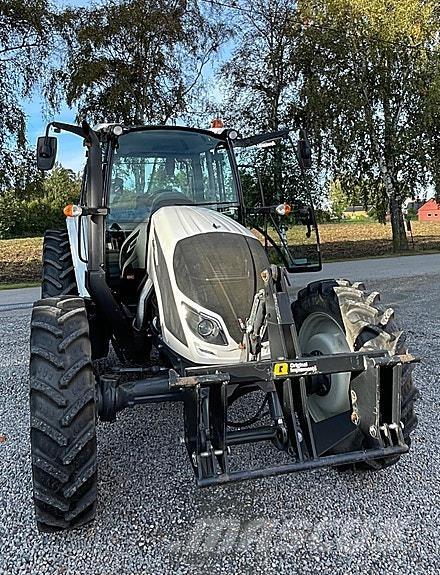 Valtra A114 Tractoare