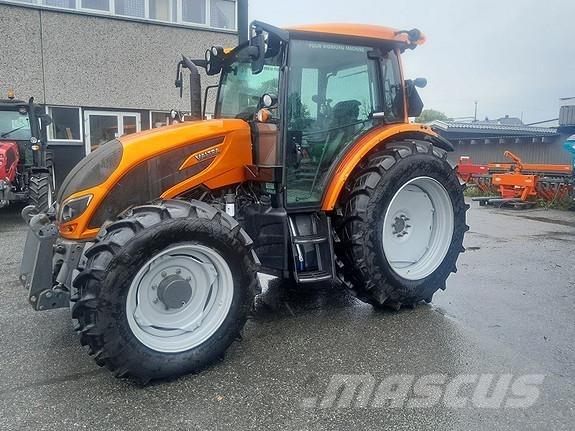 Valtra A114 Tractoare
