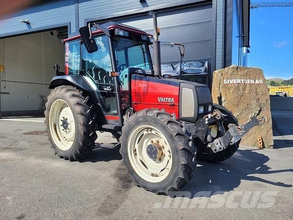 Valtra A75 - 4 Tractoare