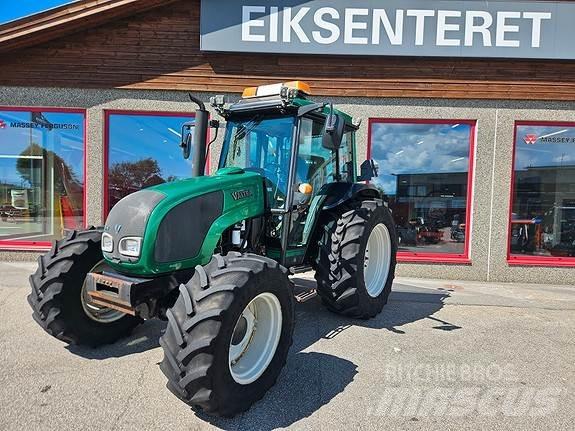 Valtra A92 Tractoare