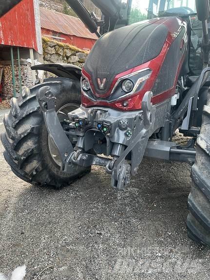 Valtra G125A Tractoare