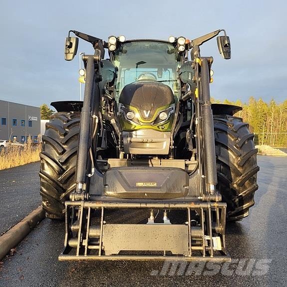 Valtra G135 Active Tractoare