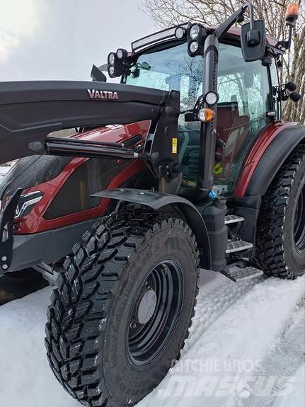 Valtra G135 Aktive Tractoare