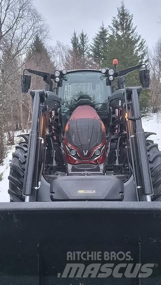 Valtra G135A Tractoare