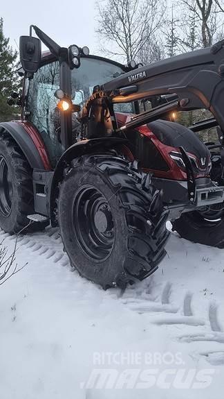 Valtra G135A Tractoare