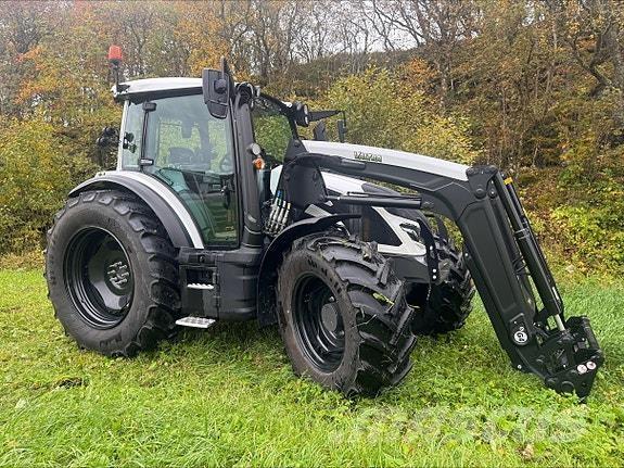 Valtra G135A Tractoare