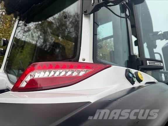 Valtra G135A Tractoare