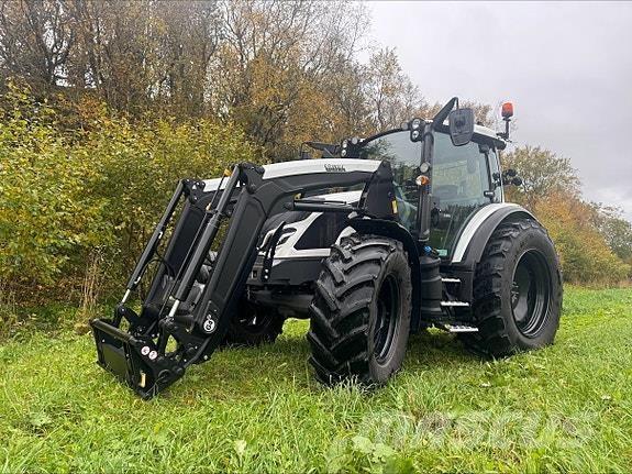 Valtra G135A Tractoare