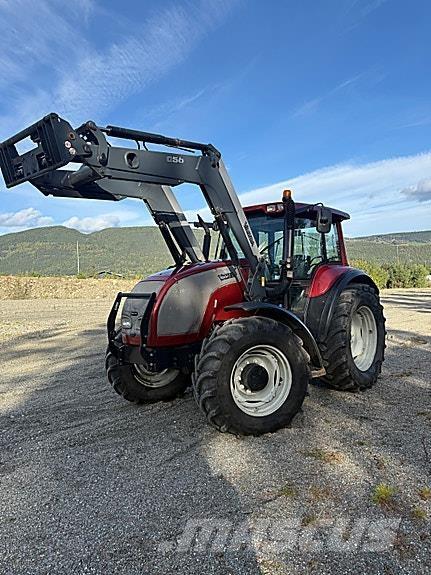 Valtra M150 Tractoare