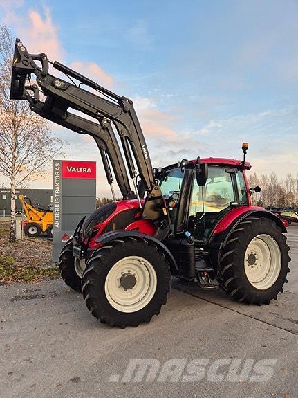 Valtra N104 Tractoare