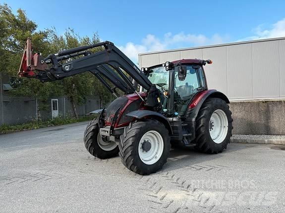 Valtra N114 Tractoare