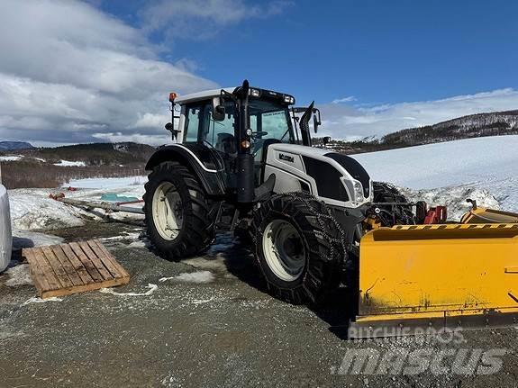 Valtra N123 Tractoare
