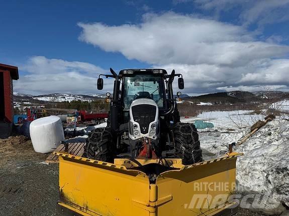 Valtra N123 Tractoare