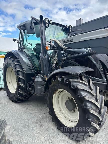 Valtra N134 Active Tractoare