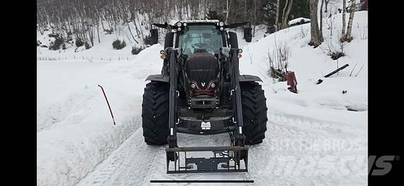 Valtra N134D Tractoare