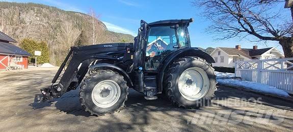 Valtra N135 Tractoare