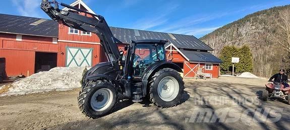 Valtra N135 Tractoare