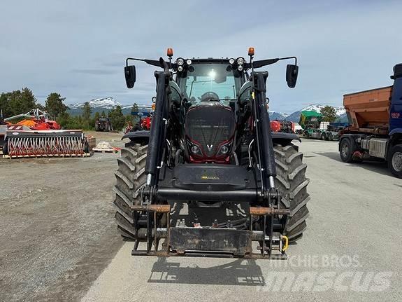 Valtra N174 Tractoare