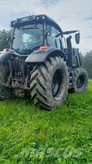 Valtra N174 Tractoare