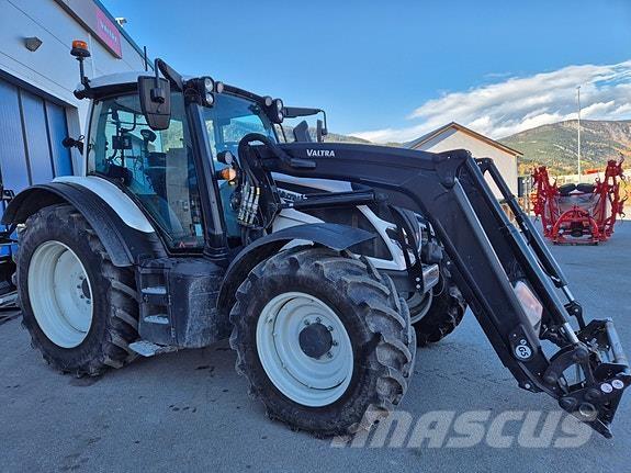 Valtra N175D. Tractoare