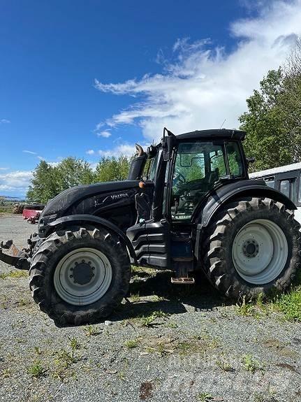 Valtra T 214 Tractoare
