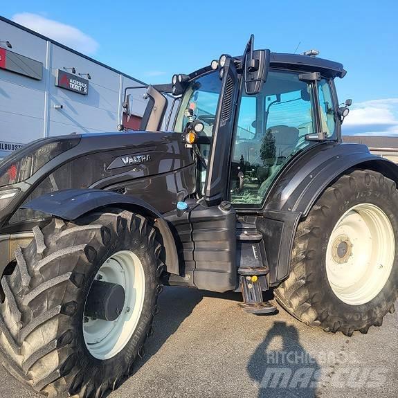 Valtra T 254 Tractoare