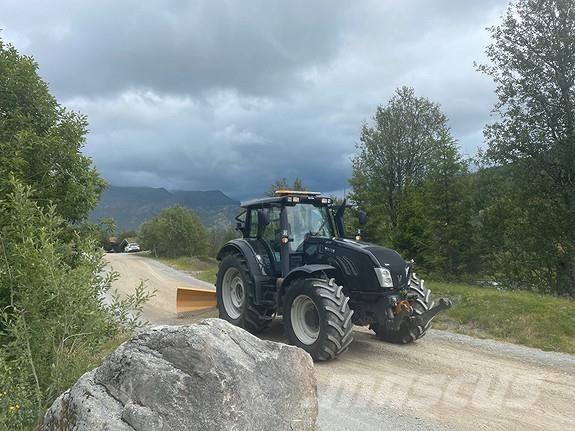 Valtra T203 Tractoare