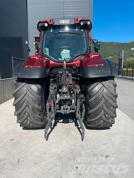 Valtra T214 Tractoare