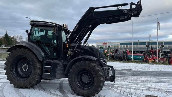 Valtra T235 Tractoare