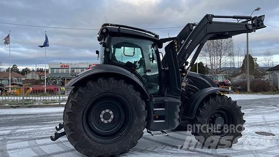 Valtra T235 Tractoare