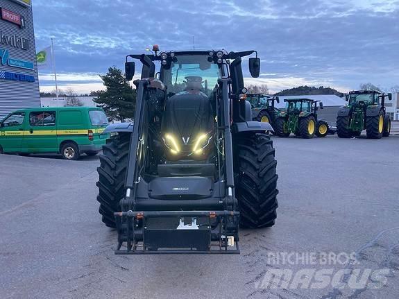 Valtra T235 Tractoare