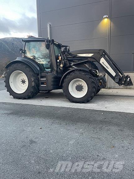 Valtra T235 Direct Tractoare