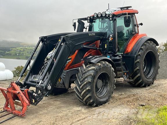 Valtra T235D Tractoare