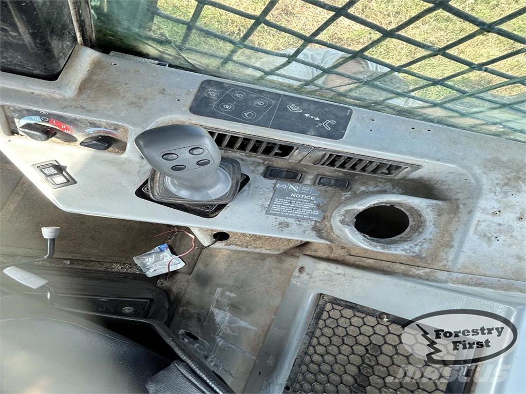 CAT 525B Utilaje de manevrarea a bustenilor