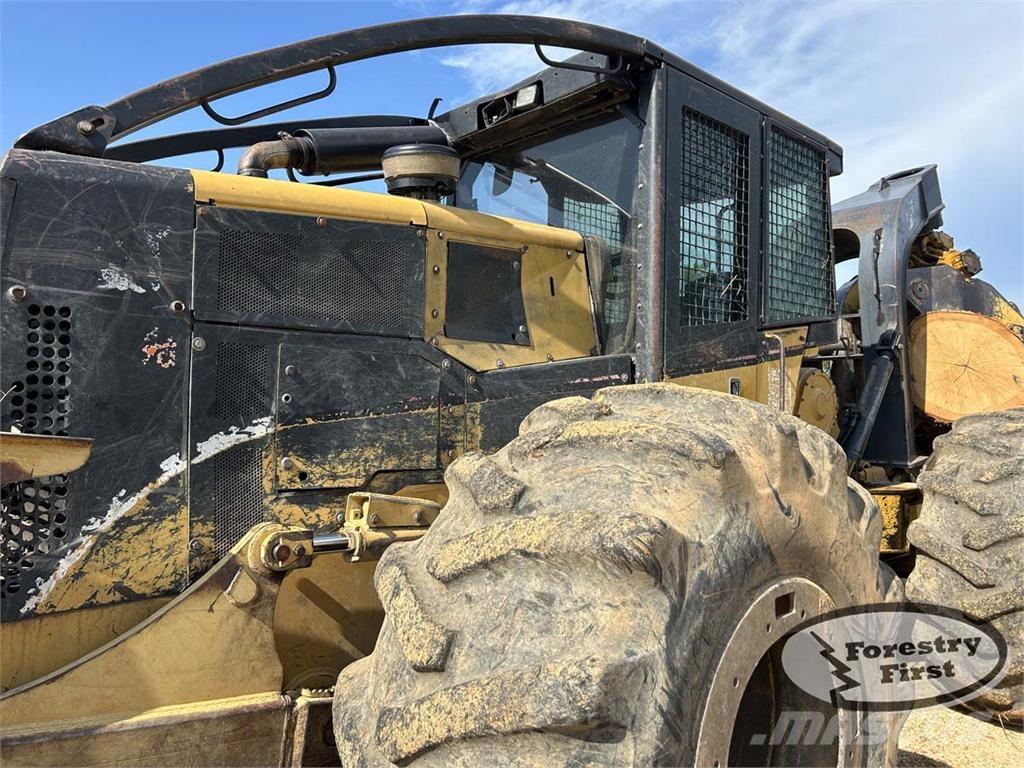 CAT 525B Utilaje de manevrarea a bustenilor