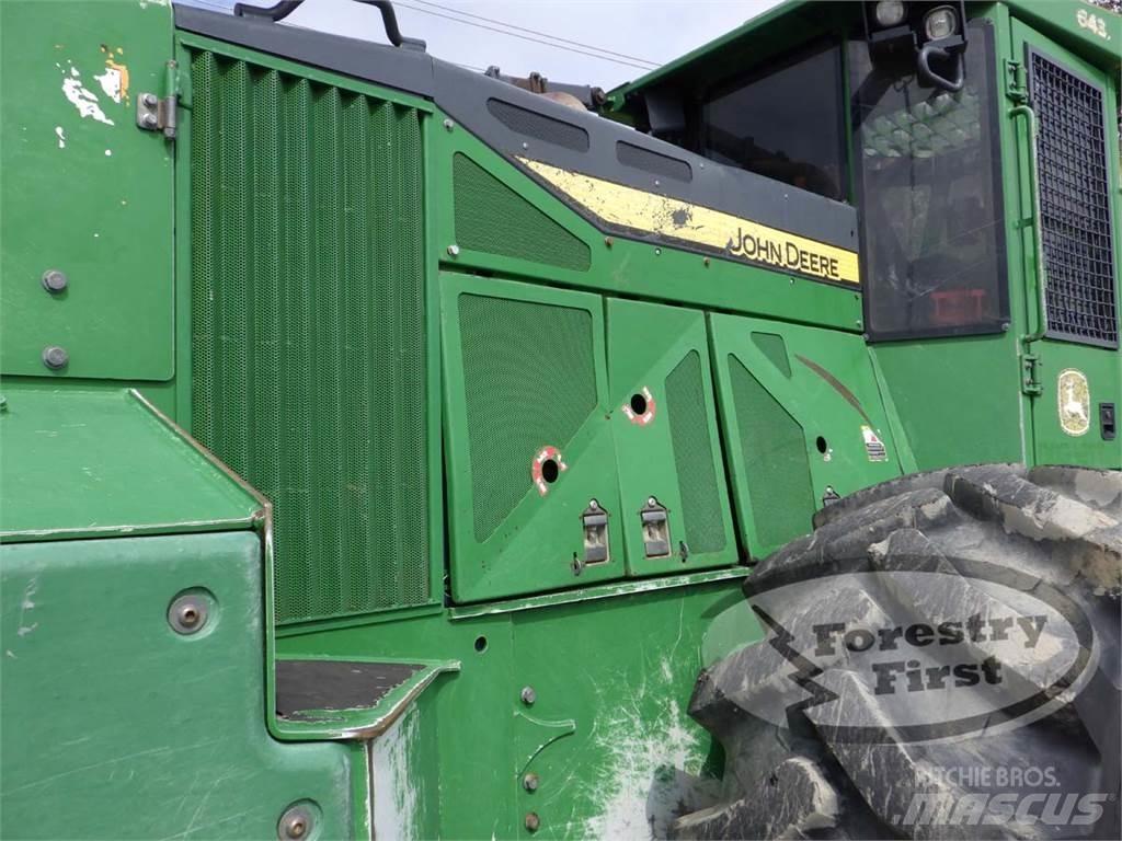 John Deere 643L Utilaje forestier de taiat