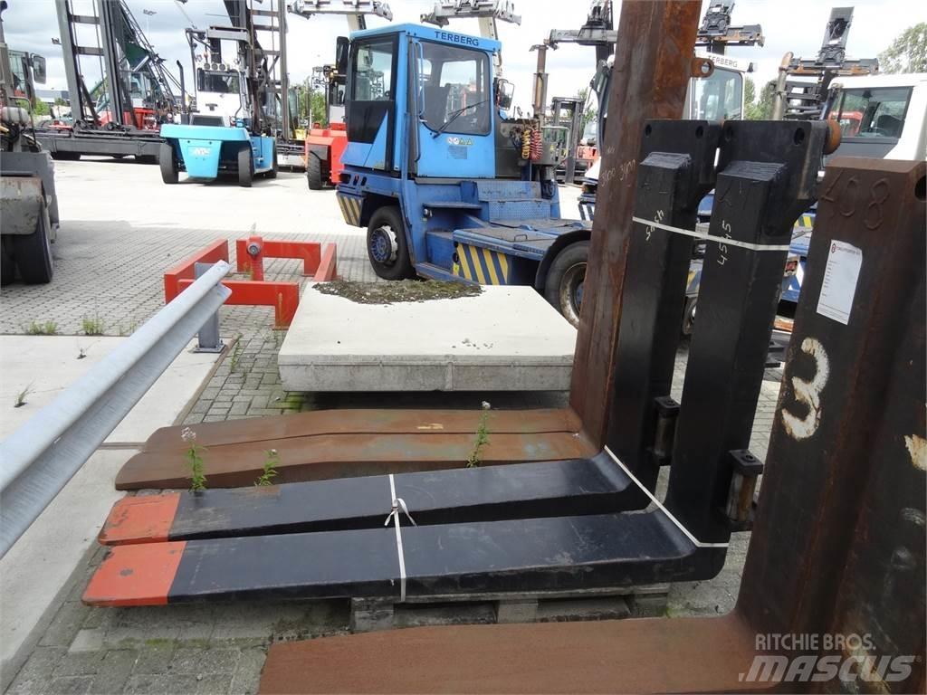 Kalmar DCG330-12 Stivuitor diesel