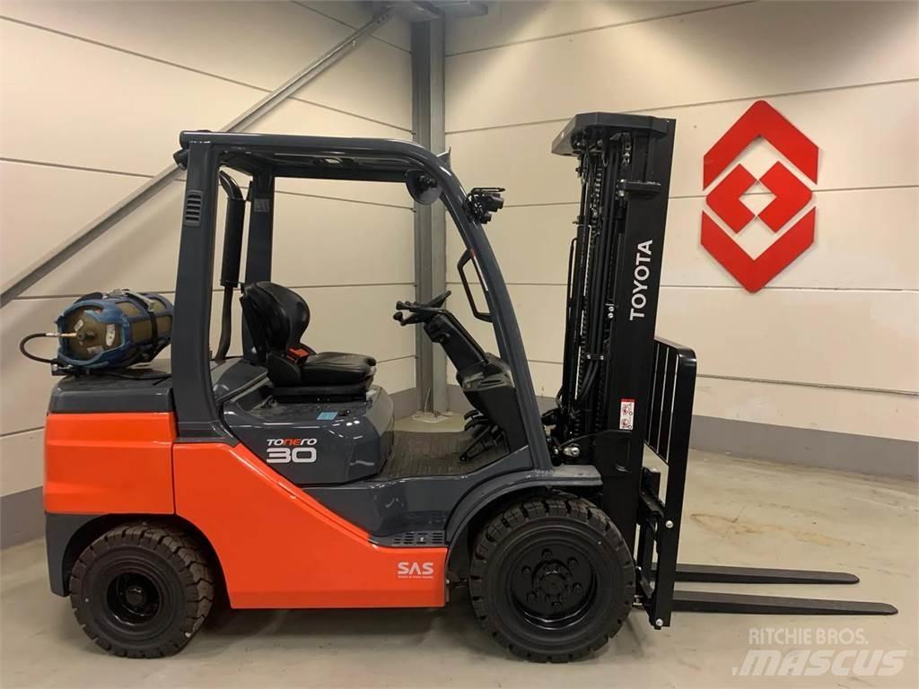 Toyota 02-8FGF30 Stivuitor GPL