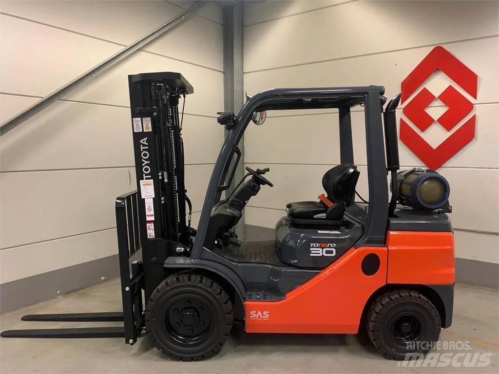 Toyota 02-8FGF30 Stivuitor GPL