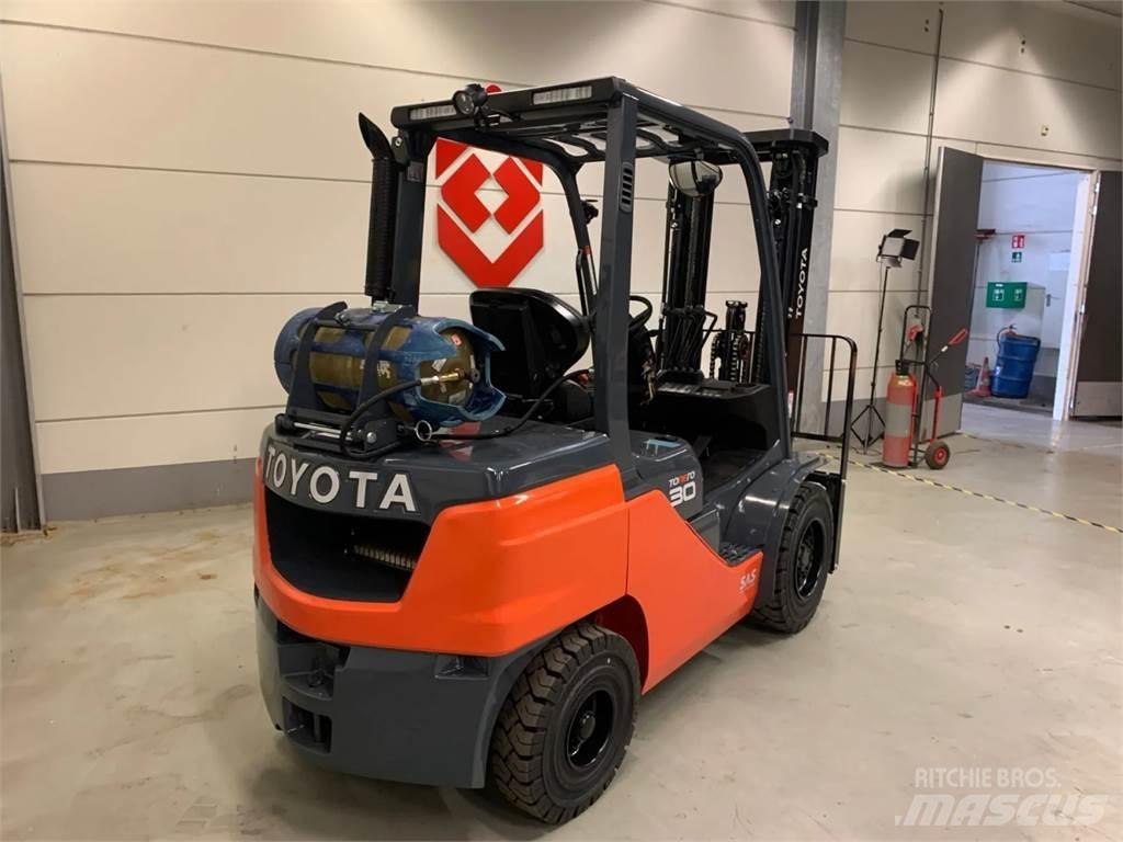 Toyota 02-8FGF30 Stivuitor GPL