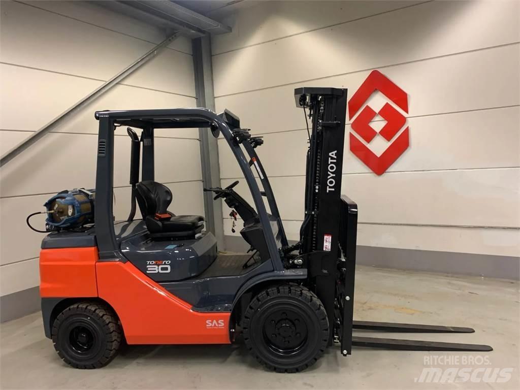 Toyota 02-8FGF30 Stivuitor GPL
