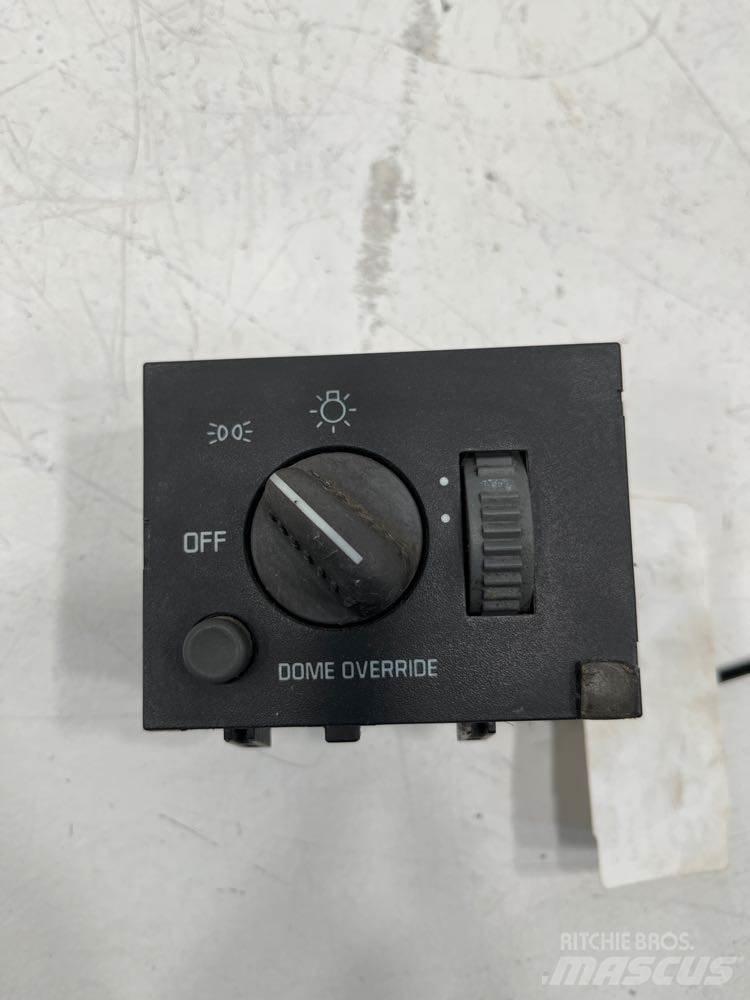GMC C6500 Electronice