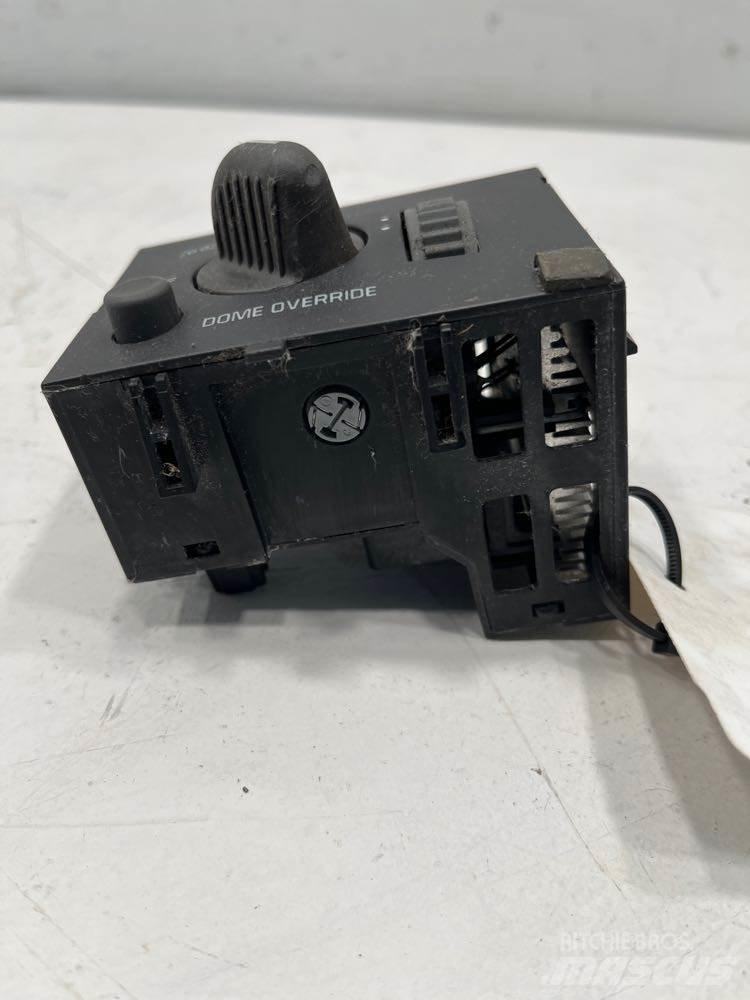 GMC C6500 Electronice