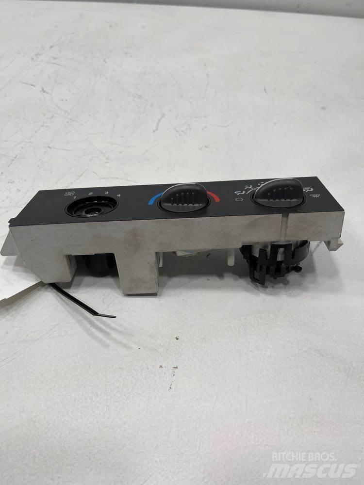 GMC C6500 Electronice