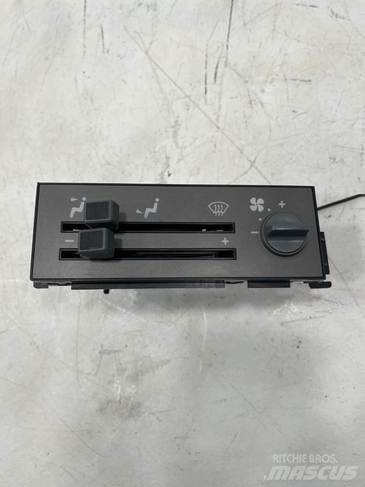 GMC C7500 Electronice