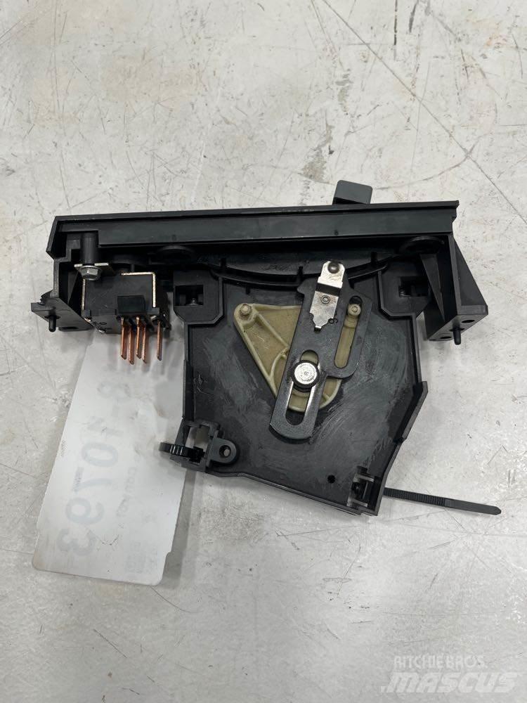 GMC C7500 Electronice