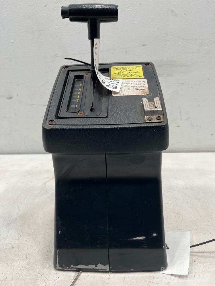 GMC C7500 Electronice