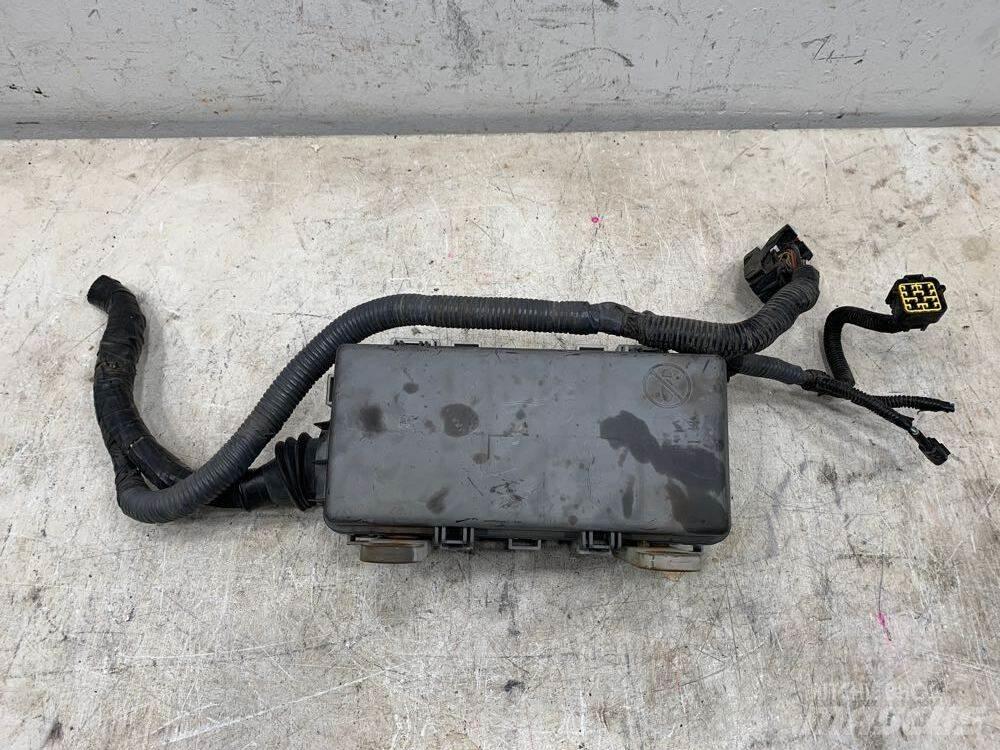 Isuzu NPR Electronice