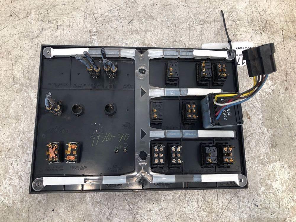Mack CH613 Electronice